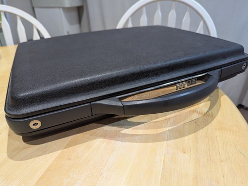 Vintage black samsonite - black, hard